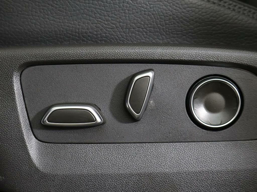 Car Image 27